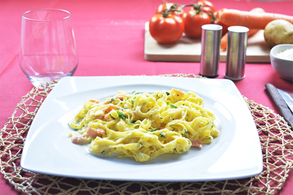 fettuccine salmone